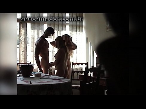 ❤️ Tugann cairde gnéis cuireadh d'fhear ollmhór agus do thriúr in éineacht leis ❤️❌  Físeán porn  ag ga.newsexxxx.ru ❌❤